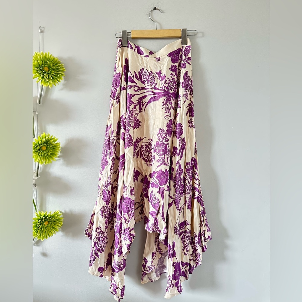 H&M | Gorgeous Floral Purple and Cream Asymmetrical Skirt